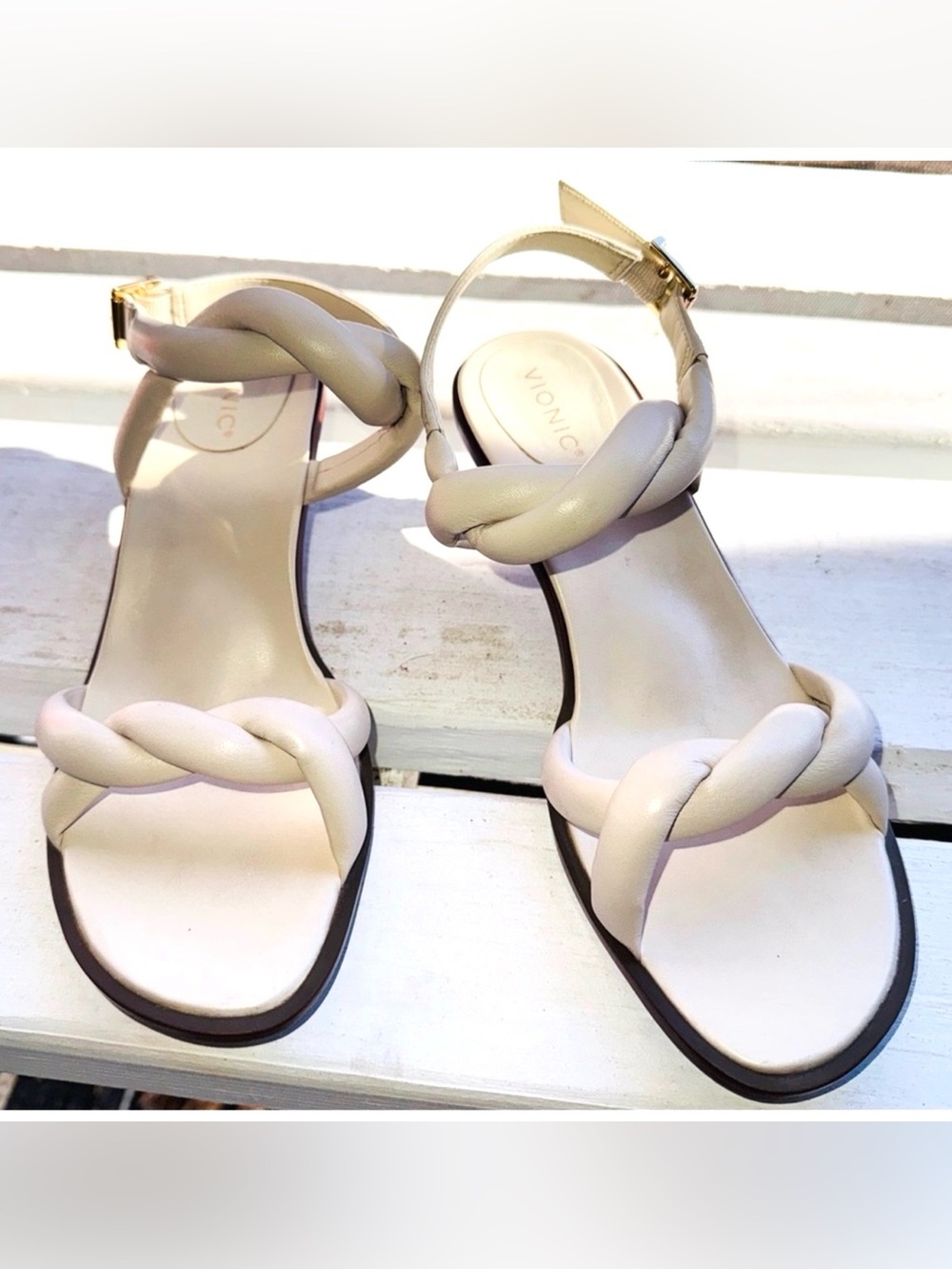 Vionic Angelica Cream Leather Kitten Heel Sandals Braided Puffy Small Flaw 8M